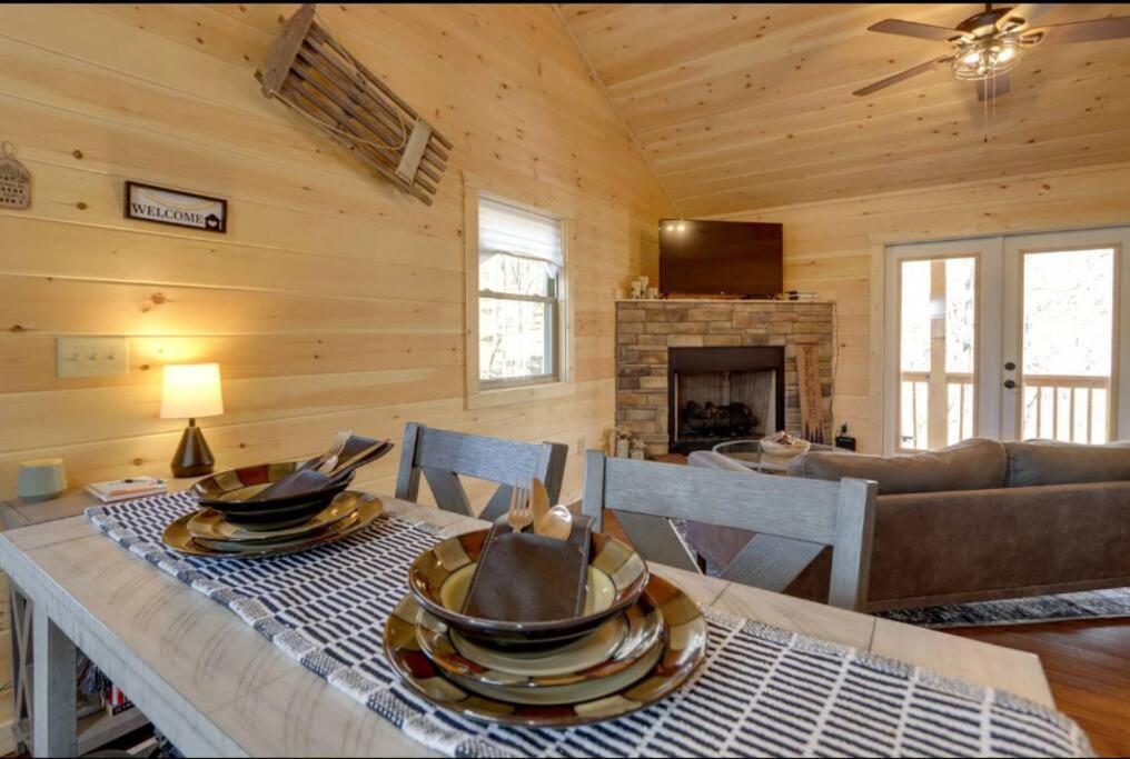 New Serene, Fun & Comfy Cabin- Covered Deck, Grill, Arcade Мерфи Экстерьер фото